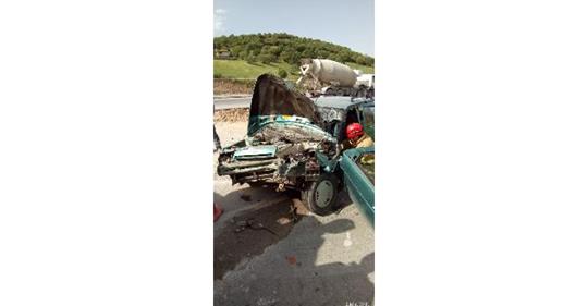 Traktör ile binek araç kaza yaptı: 2 yaralı