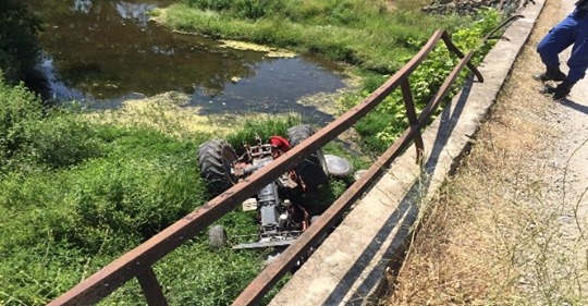 Dursunbey’de traktör köprüden uçtu: 1 ölü Giriş:09 Haziran 2019 17:15