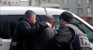 Balıkesir’de polis 20 aranan şahsı yakaladı.