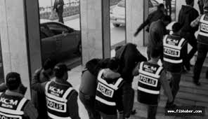 Balıkesir’de polis 14 aranan şahsı yakaladı.