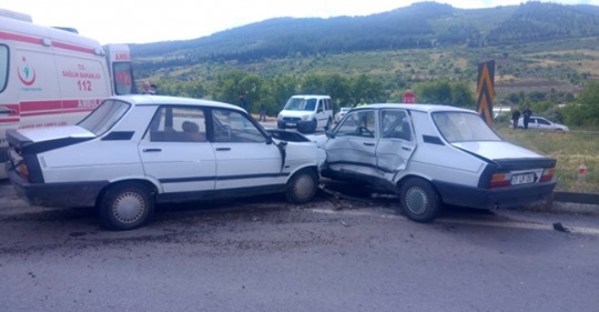 Balıkesir’de trafik kazası: 1 ölü, 2 yaralı