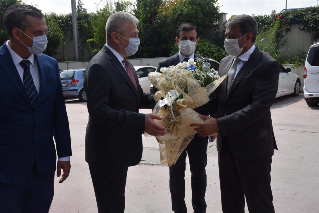 Vali Hasan ŞILDAK, İl Sağlık Müdürü Dr.Fevzi YAVUZYILMAZ’ı ziyaret ederek brifing aldı