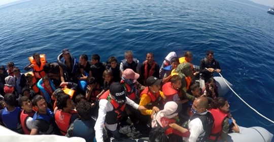 Yunanlılar 60 göçmeni ölüme itti; Sahil Güvenlik kurtardı