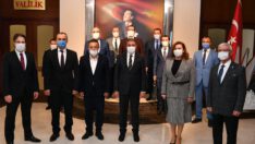 19 Ekim Muhtarlar Günü dolayısıyla Altıeylül ve Karesi Muhtarlar Komitesi Vali  Hasan Şıldak’ı  ziyaret etti.