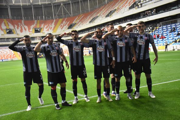Adanaspor’un konuğu olan Balıkesirspor, sahadan 1-1 eşitlikle ayrıldı.