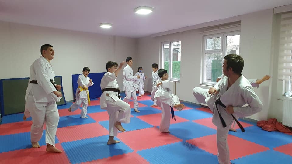 Sağlıklı Yaşam ve Spor Atölyesi kapsamında karate eğitimi devam ediyor.