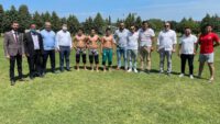 MHP il başkanı Gökay Yüksel genç güreşçilerle bir araya geldi