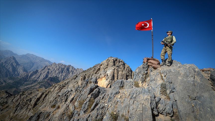 Ağrı’da PKK’lı teröristlerle çıkan çatışmada 2 asker şehit oldu