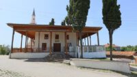 Alidemirci Mahallesinde bulunan Cami