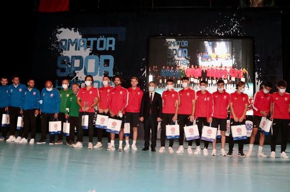 Yılın En İyi Takımı Balıkesirspor U19,en iyi teknik direktörü Umut Baysal’ı tebrik ediyoruz