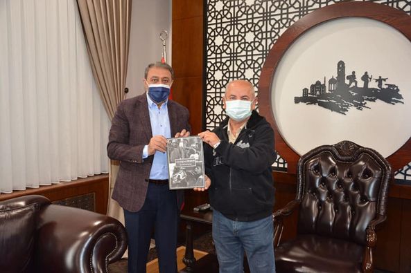 Fotoğraf Sanatçısı Ali Hikmet Varlık Vali Hasan Şıldak’ı ziyaret etti.