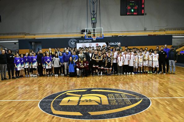 Basketbol’da U14 kategorisi şampiyonları belli oldu.