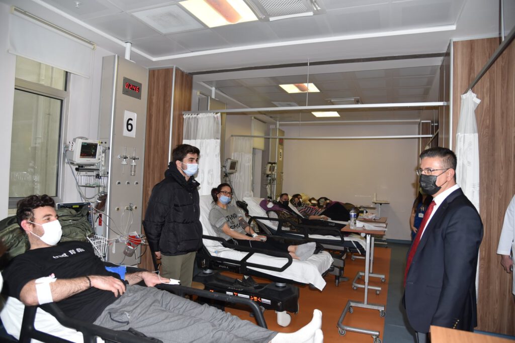 Rektör Prof. Dr. İlter Kuş, Üniversite Hastanesinin Acil Servisini ziyaret etti