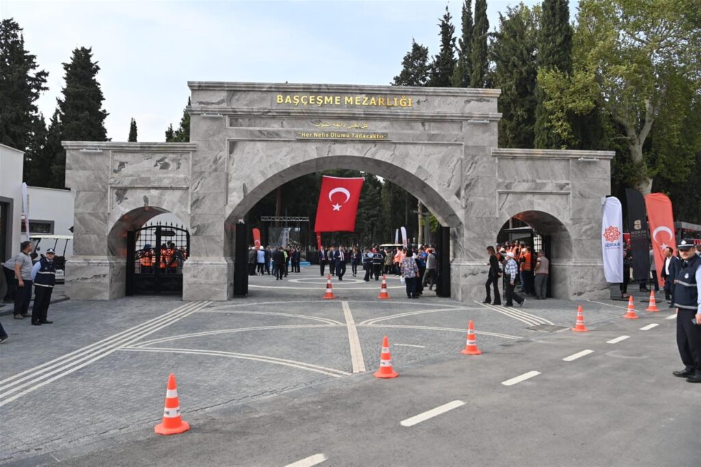 Başçeşme MezarlığıBüyükşehir Belediyesi tarafındanmaneviyatına yakışır hale getirdi. 