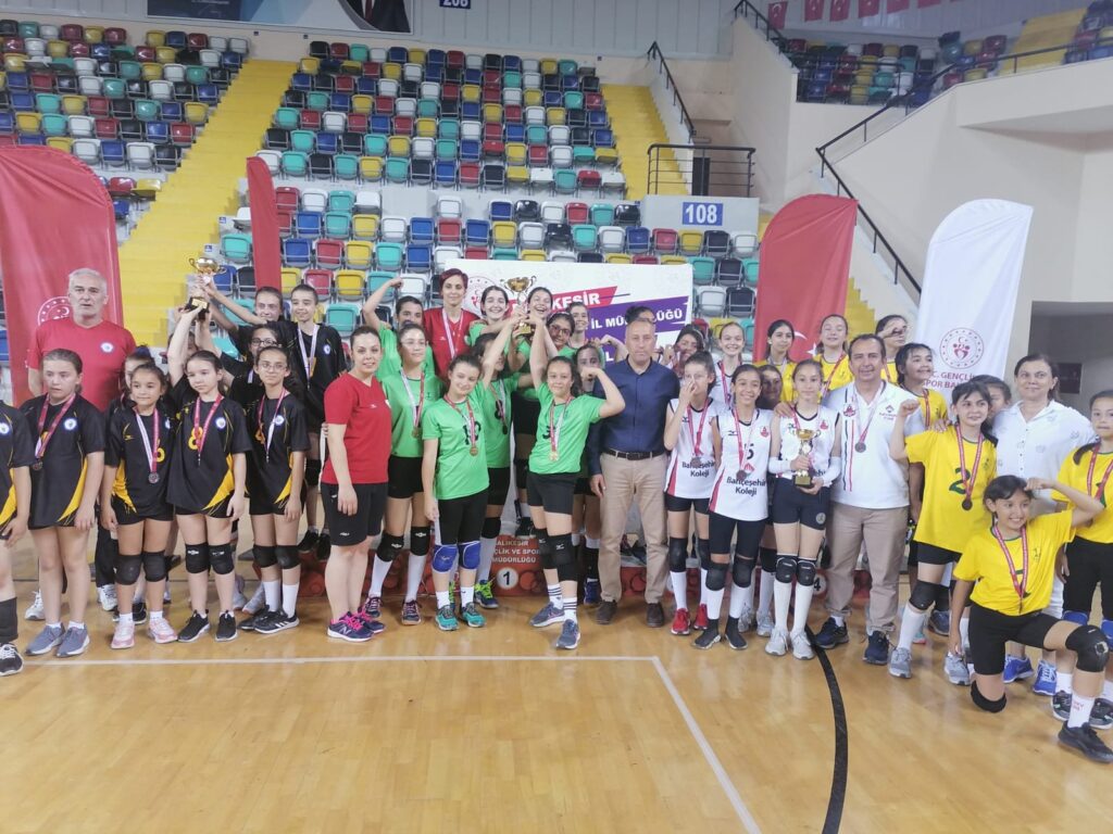 Kulüpler Arası Mini Voleybol İl Birinciliği Şehit Turgut Solak Spor salonunda yapıldı. 