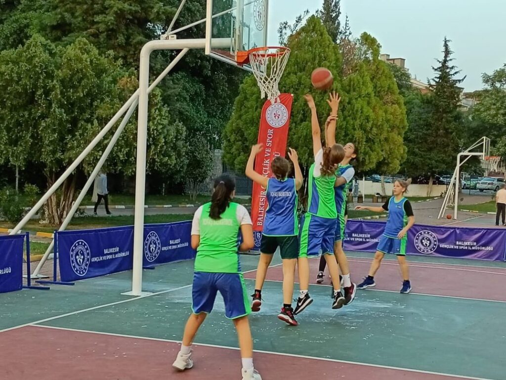 Sokaklar Bizim 3×3 Basketbol Gençlik Kupası İl Birinciliği Müsabakaları başladı.
