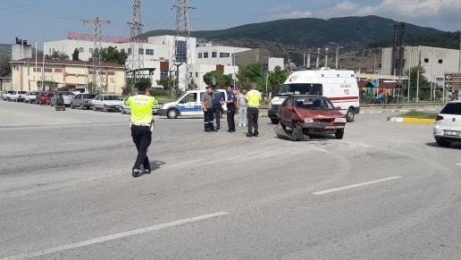 Bigadiç Balıkesir yolu hastane kavşağınd kazada 2 kişi yaralandı.