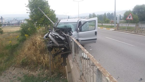 Bigadiç Balıkesir yolunda tek taraflı maddi hasarlı trafik kazası.1 yaralı