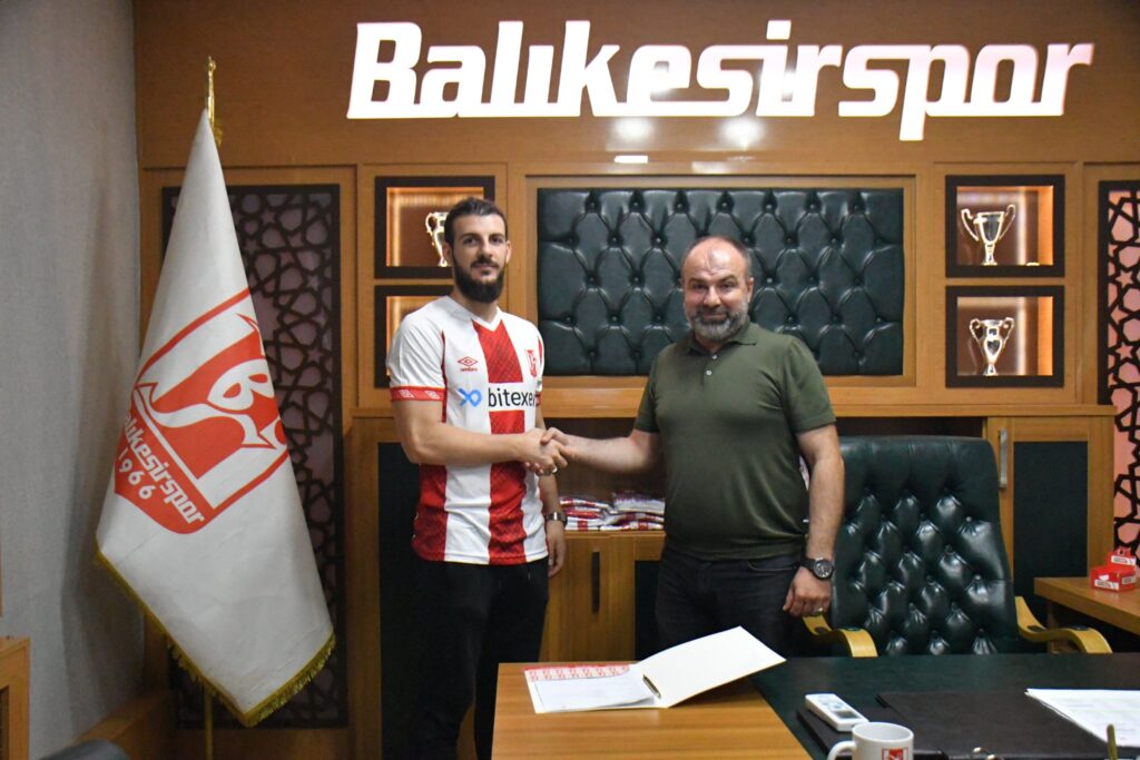 Balıkesirspor başarılı futbolcu Sedat Dursun ile sözleşme imzaladı.