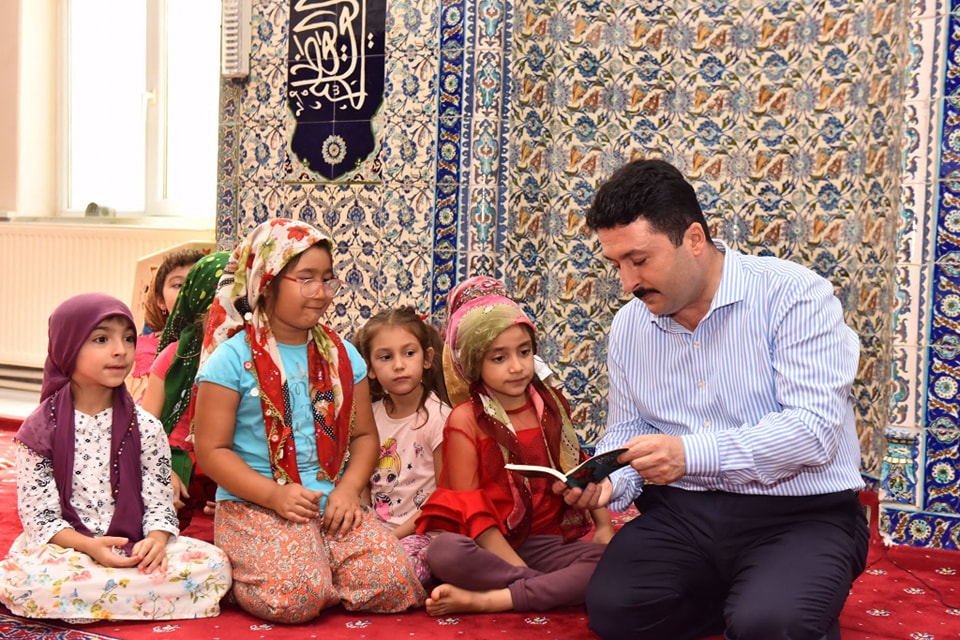 Altıeylül Belediye Başkanı Hasan AVCI Gazi Aliçetinkaya Camii’nde Yaz Kur’an Kursu öğrencilerini ziyaret etti