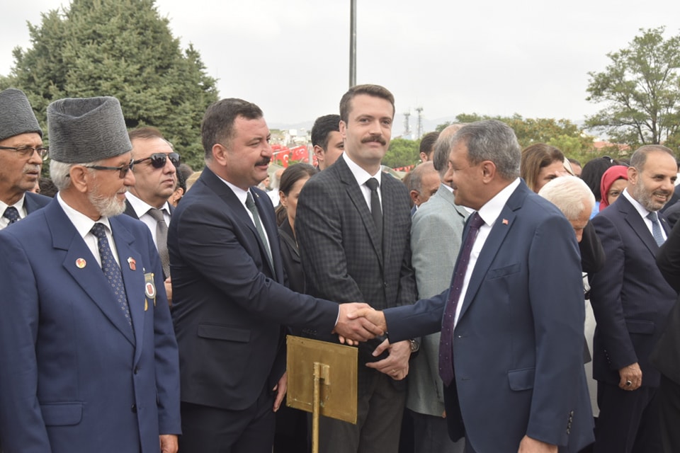 Atatürk Anıtına Çelenk Sunma Törenine ve tebrik kabul programına katıldılar.