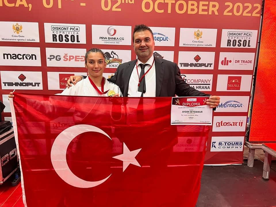 Spor Bilimleri öğrencisi, Milli Sporcumuz Şeydanur AYDIN 63 kg’da Gençler Balkan Judo Şampiyonu oldu