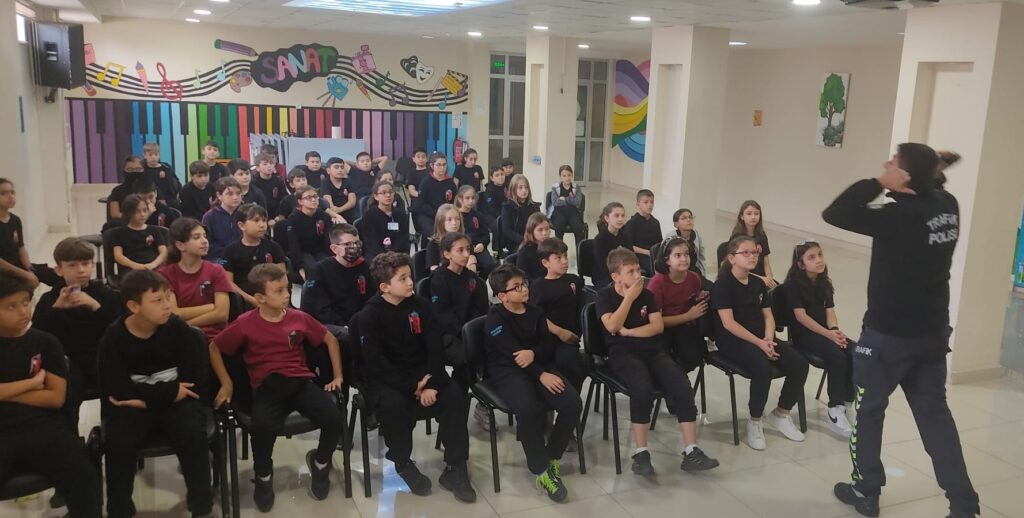 Ermişler Cumhuriyet Anadolu Lisesi ve Burhan Erdayı Ortaokulu öğrencilerine Trafik Güvenliği Eğitimi