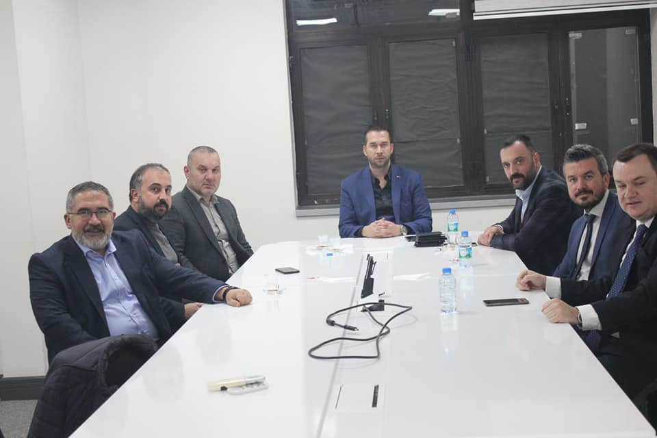 MHP Karesi İlçe Başkanı Burak BODUROĞLU MHP Karesi Belediye Meclis üyeleri ile bir araya geldi.