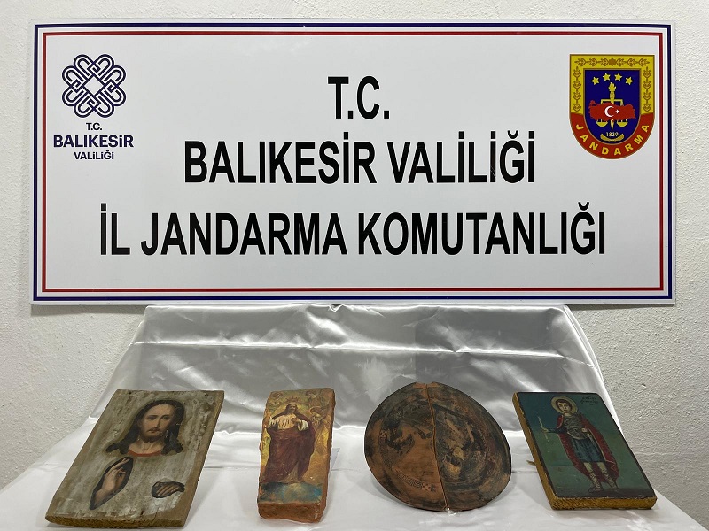 (4) adet katolik dini inancına ait tarihi eserleri satmak isterken suçüstü yakalandı