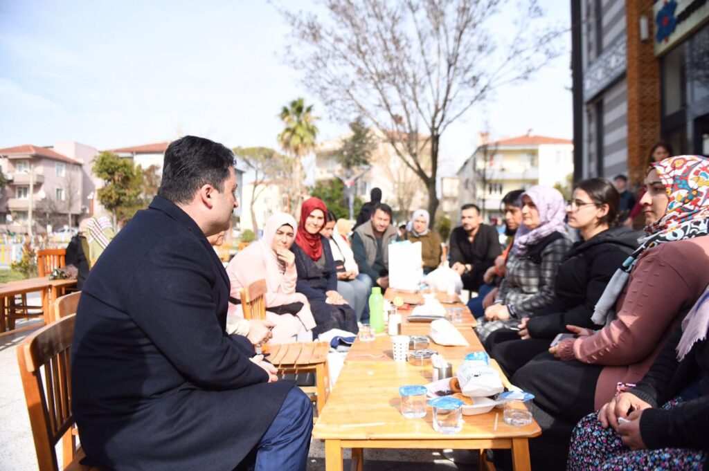 Altı eylül Belediye Başkanı Hasan AVCI Şehrimize gelen depremzede kardeşlerimizle bir araya geldi