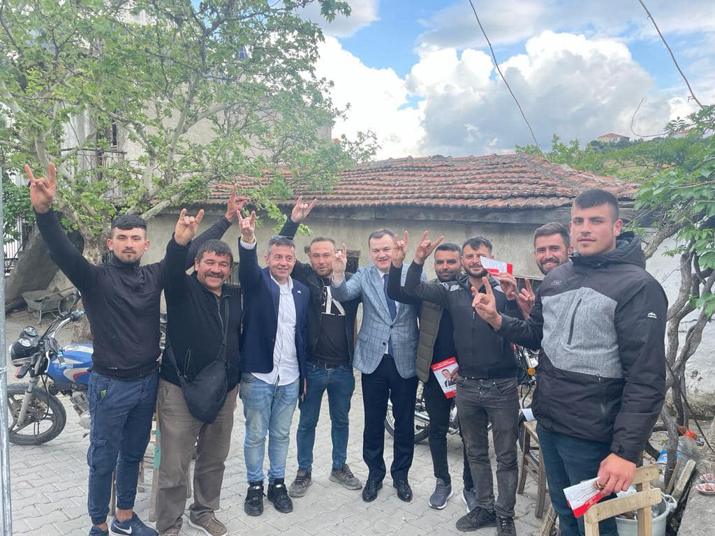 MHP Balıkesir milletvekili adayı Cem Özışıklıoglu’na Ayvalık’ta büyük ilgi