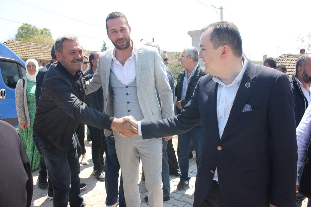 MHP Balıkesir milletvekili adayı Cem Özışıklıoglu Yeni İskender,Kurtdere mahallelerini ziyaret etti