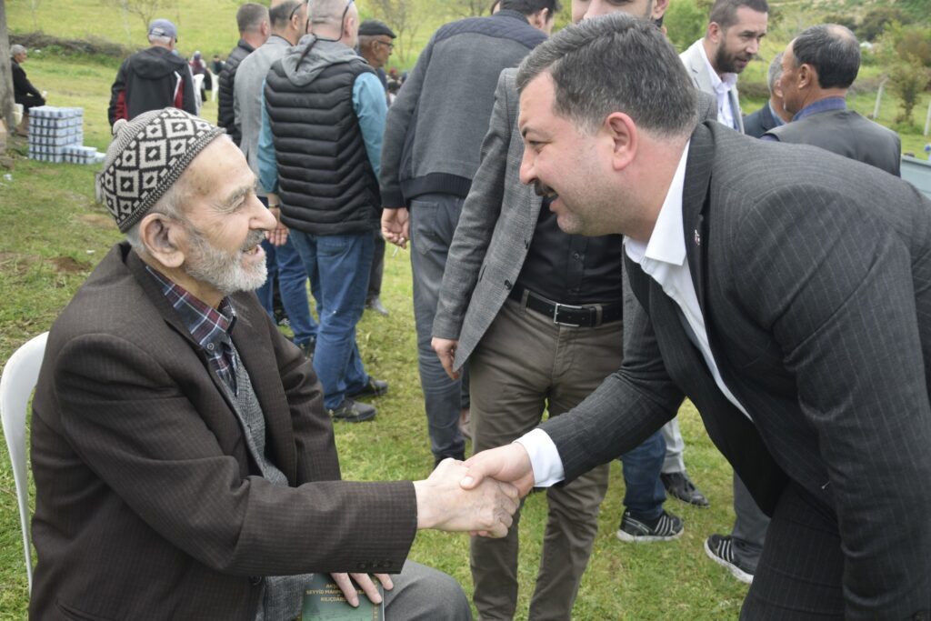 MHP Balıkesir milletvekiliadayı Ekrem Gökay Yüksel köy hayırlarına katıldı