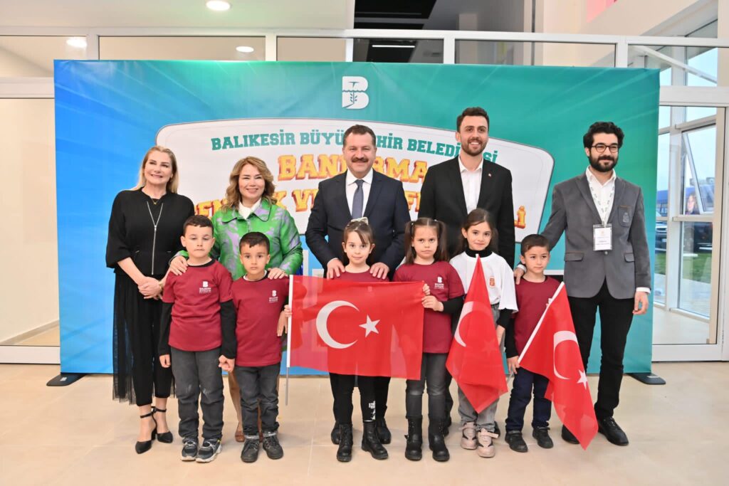 Balıkesir Büyükşehir Belediye Başkanı Yücel YILMAZ Gençlik ve Spor Festivaline katıldı
