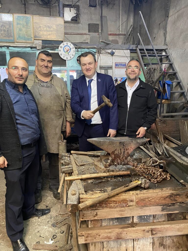 MHP Milletvekili adayı Cem ÖzışıklıogluHAVRAN Küllük Sanayi Sitesi’ni ziyaret etti