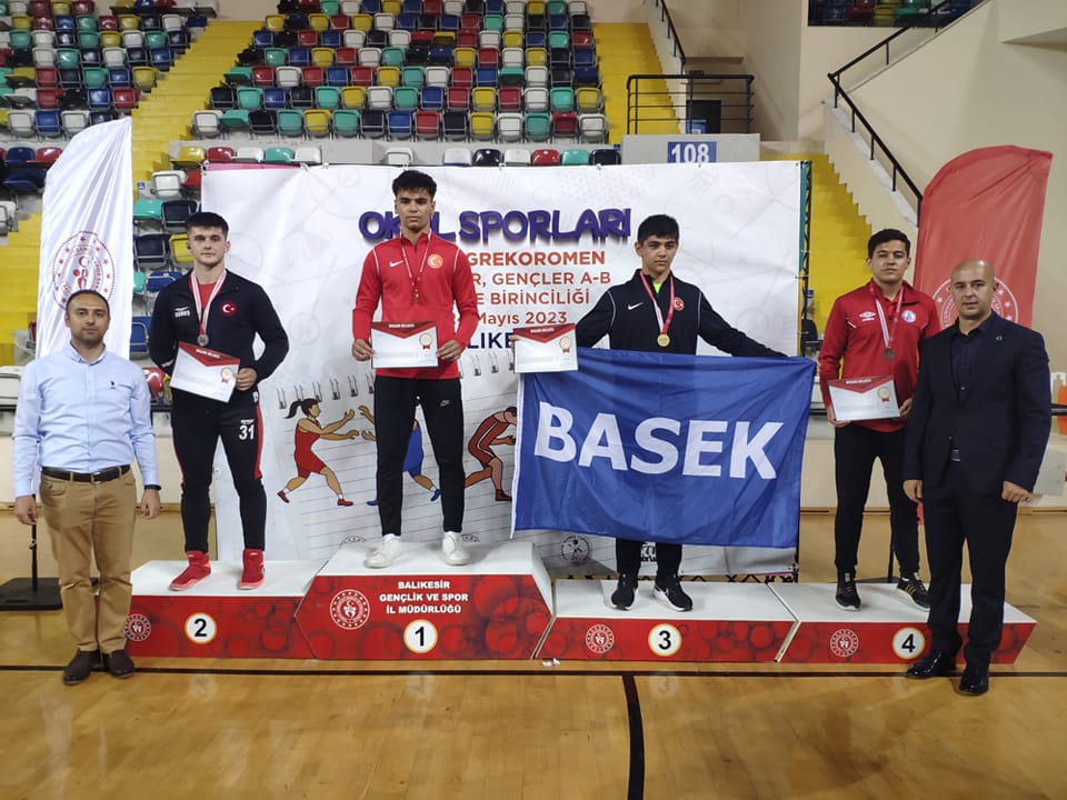 Okullar arası Güreş Grekoromen Gençler B Türkiye Birinciliği müsabakaları ödül töreni ile sona erdi. 