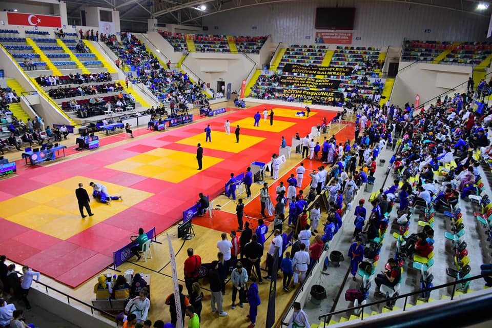 Minikler Judo Türkiye Şampiyonası karşılaşmaları devam ediyor.