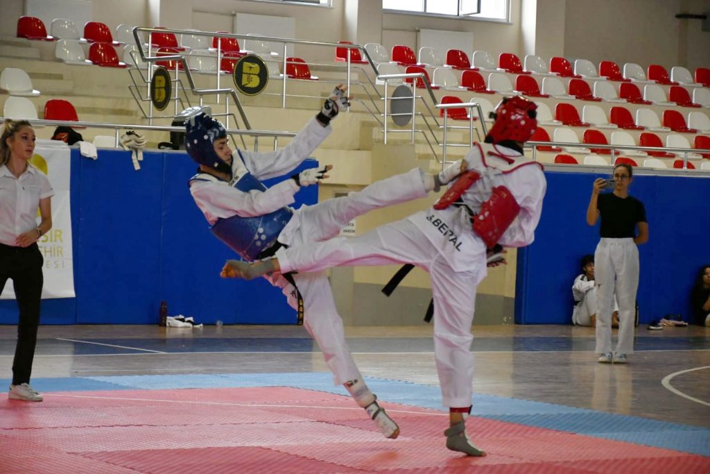 Taekwondo İl Seçmeleri’nde dereceye giren sporculara madalyalarını takdim edildi