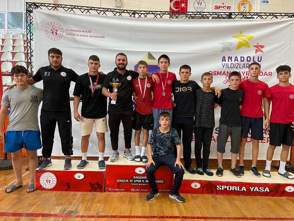 Anadolu Yıldızlar Ligi Serbest Güreş (Büyük Minikler) Türkiye Şampiyonasında Türkiye Üçüncüsü oldular