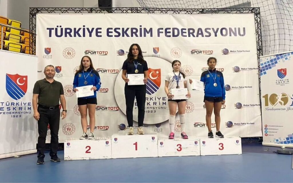 Yıldızlar Eskrim Türkiye Şampiyonasında Balıkesir’li sporcularımız başarılı oldu