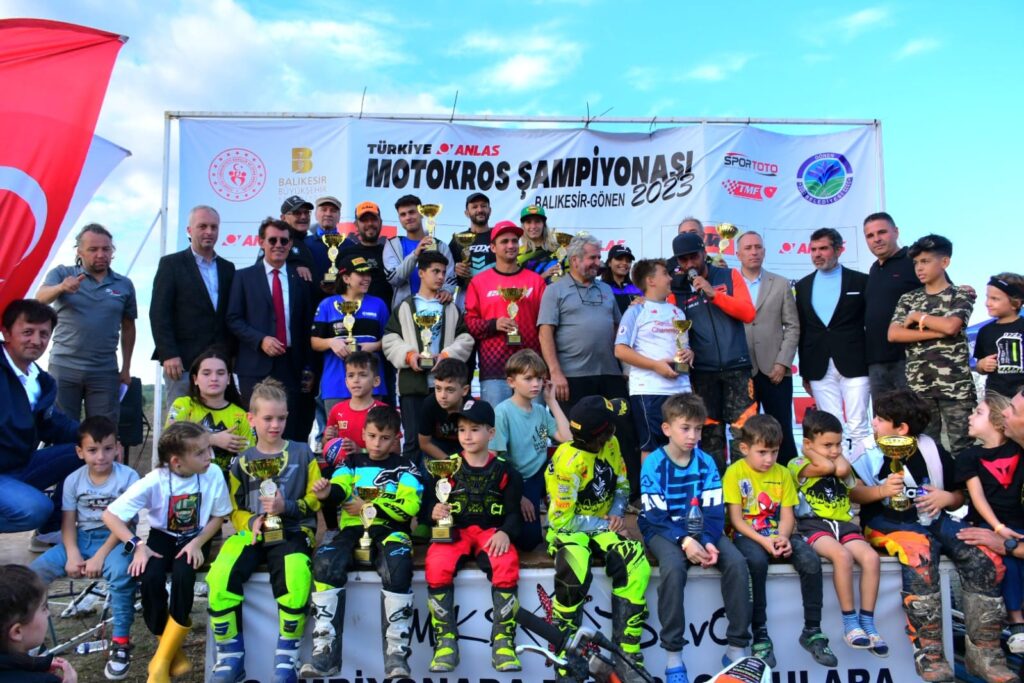 Türkiye Motokros Şampiyonası, Gönen Şakir Şenkalaycı Parkurunda gerçekleştirildi.
