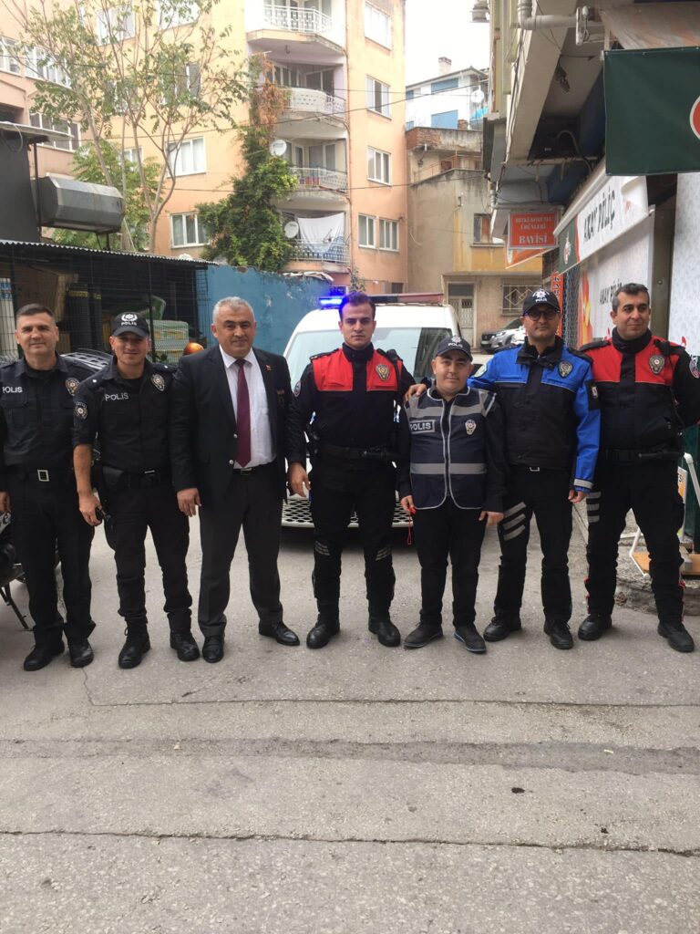 Polisi çok seven Down sendromlu Ardahan Orhan’a Balıkesir İl Emniyet Müdürlüğünden ziyaret
