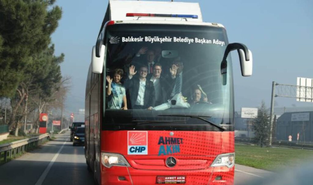 CHP’li Ahmet Akın, Balıkesir’de coşkuyla karşılandı