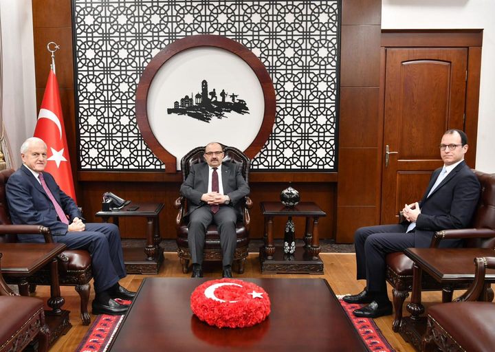 Yırcalı Holding Yönetim Kurulu Başkanı A. Rona Yırcalı Vali İsmail Ustaoğlu’na ziyarette bulundu.