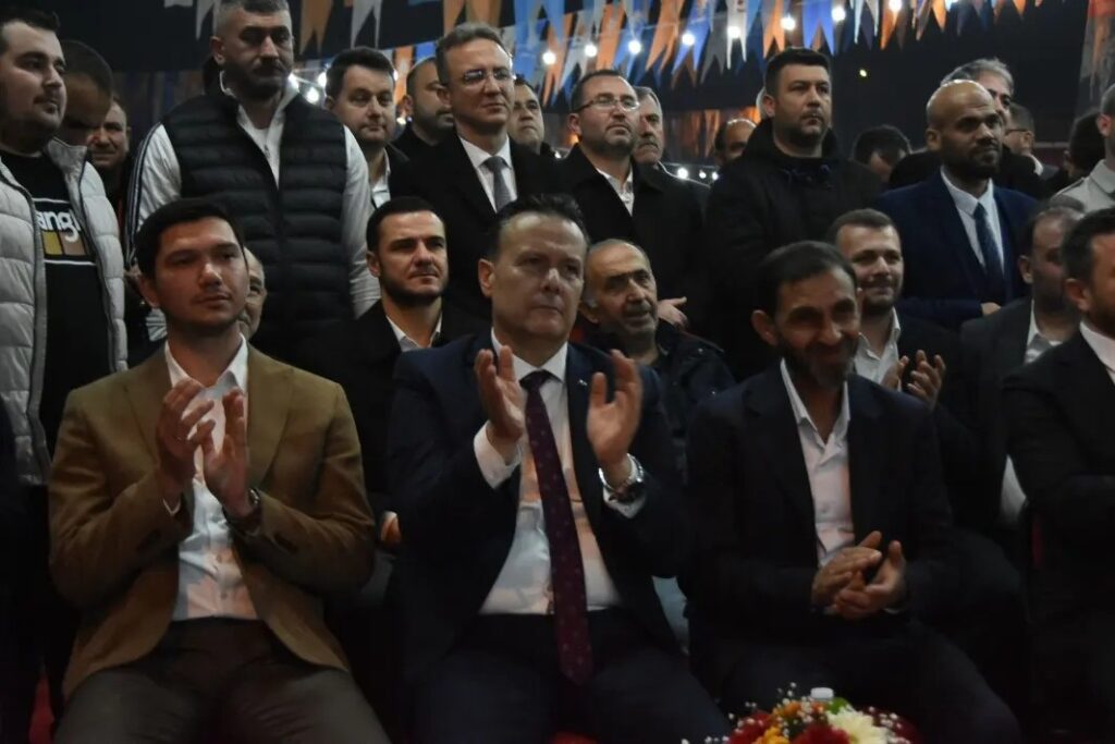 Mesut ERAY 1.Gündoğan mahallesinde seçim bürosu açtı.