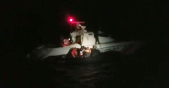 Yunanistan’a kaçmaya çalışan 43 Afgan fırtınada sahil güvenlik tarafından kurtarıldı