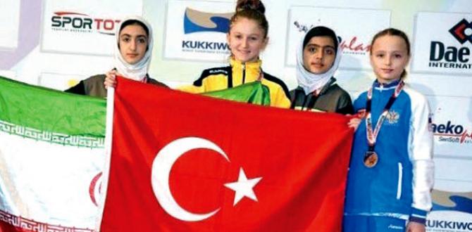 Türk bayrağı aşkı törene damga vurdu