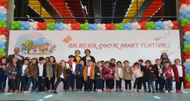 Balıkesir’de Çocuk Sanat Festivali devam ediyor