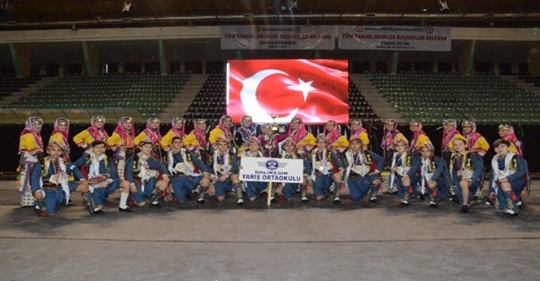 Yarış Ortaokulu halk oyunlarında Türkiye üçüncüsü oldu
