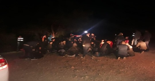 Ayvalık’ta 13 Afgan göçmen yakalandı